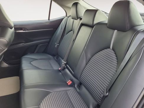 Used 2021 Toyota Camry SE image 18