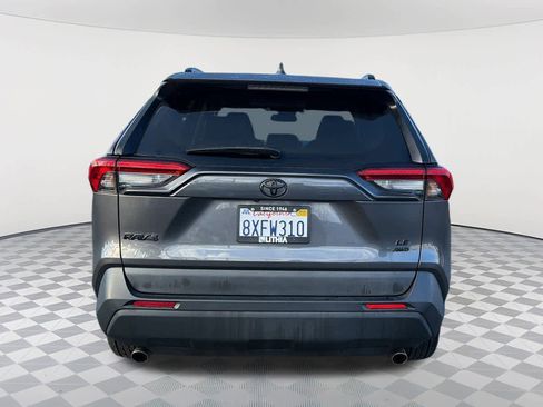 Used 2021 Toyota RAV4 LE image 6
