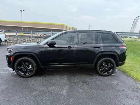 Used 2024 Jeep Grand Cherokee Limited w/ Luxury Tech Group II AWD/4WD image 5