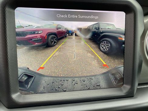 Used 2022 Jeep Gladiator Overland w/ Cold Weather Group AWD/4WD image 16