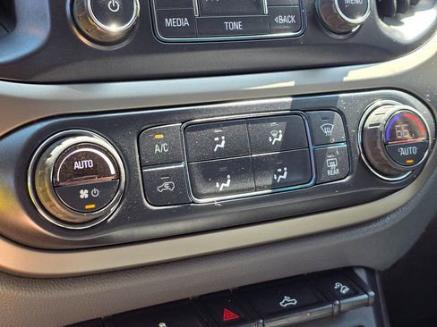 Used 2016 Chevrolet Colorado Z71 w/ Z71 Midnight Edition image 33