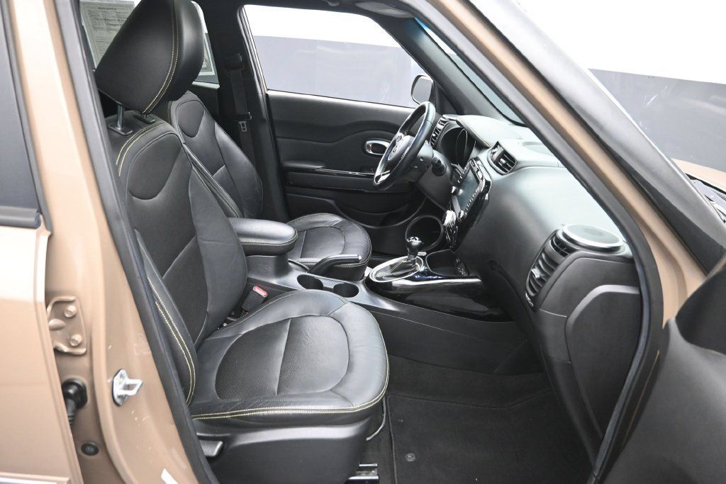 Used 2015 Kia Soul + w/ Primo Package FWD image 17