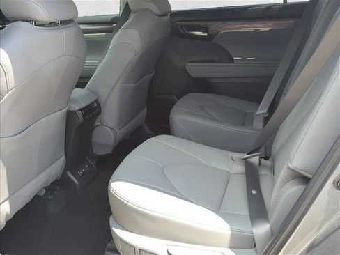New 2026 Toyota Highlander Platinum AWD/4WD image 11