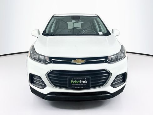 Used 2022 Chevrolet Trax LS w/ Tint and Cruise Package FWD image 2