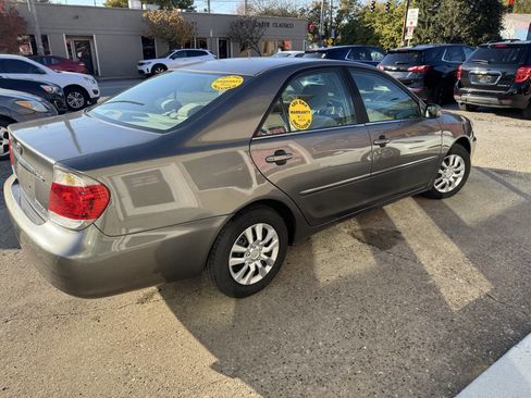 Used 2005 Toyota Camry LE image 10