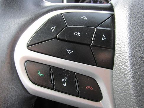 Used 2019 Jeep Cherokee Latitude image 15