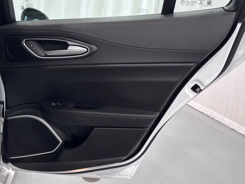 Used 2019 Alfa Romeo Giulia AWD image 27