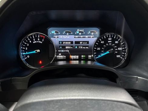 Used 2018 Ford Expedition XLT w/ Equipment Group 202A AWD/4WD image 19
