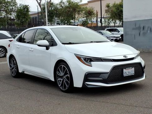 Used 2020 Toyota Corolla SE w/ SE Premium Package image 3