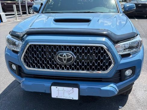 Used 2019 Toyota Tacoma TRD Sport RWD image 2