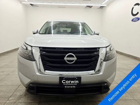 Used 2025 Nissan Pathfinder SV FWD image 7
