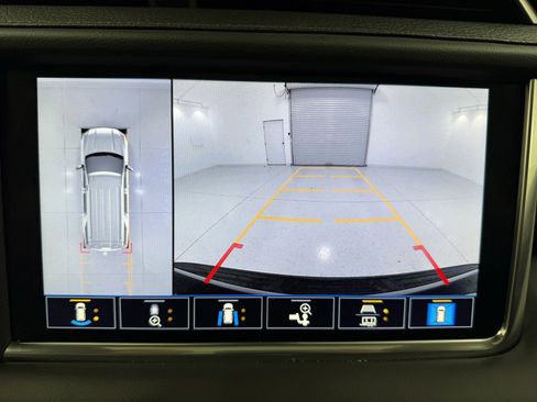 Used 2021 GMC Yukon Denali w/ Denali Premium Package image 18