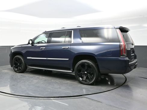 Used 2019 Cadillac Escalade ESV Luxury image 4