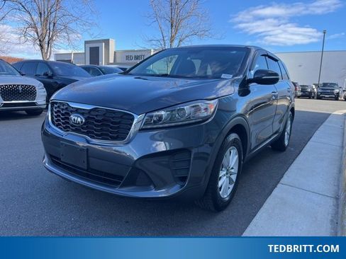 Used 2019 Kia Sorento LX image 3