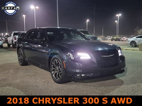 Used 2018 Chrysler 300 S image 1
