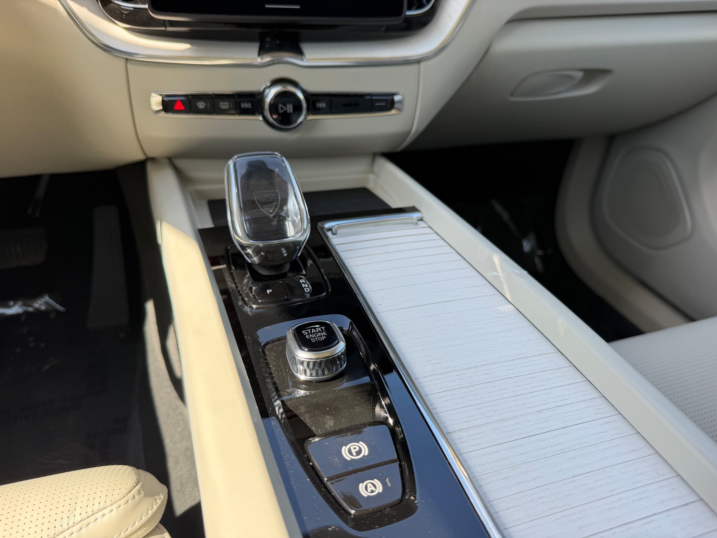 New 2026 Volvo XC60 B5 Ultra w/ Protection Package Premier AWD/4WD image 13