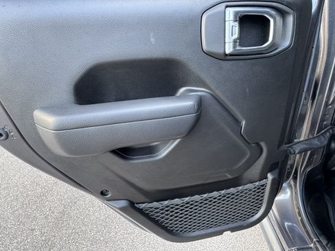Used 2025 Jeep Wrangler Willys AWD/4WD image 22