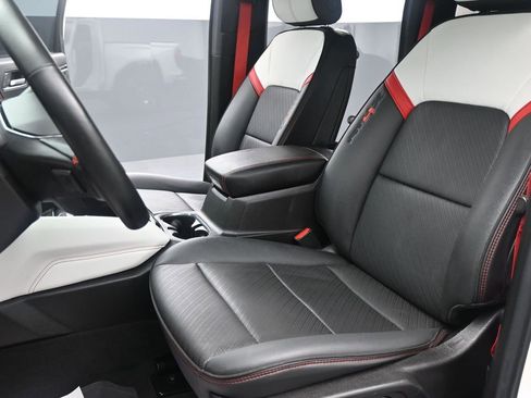 Used 2024 GMC Canyon AT4X image 11