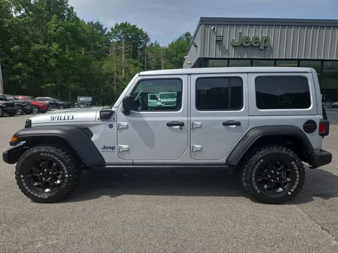 Used 2023 Jeep Wrangler Unlimited w/ Sun & Screen Package AWD/4WD image 7