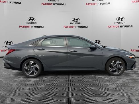 Used 2025 Hyundai Elantra SEL FWD image 2