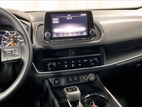 Used 2025 Nissan Rogue S image 18