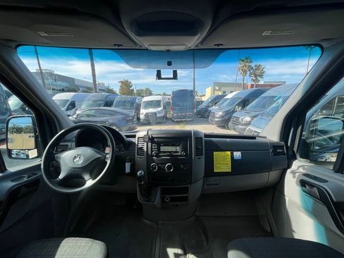 Used 2018 Mercedes-Benz Sprinter 2500 image 12