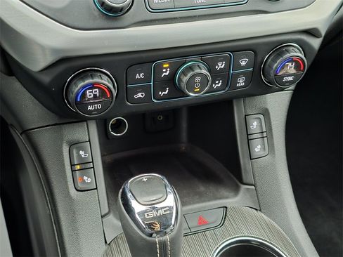 Used 2018 GMC Acadia SLT image 22