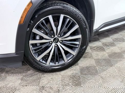Used 2023 INFINITI QX60 Sensory w/ Cargo Package AWD/4WD image 2