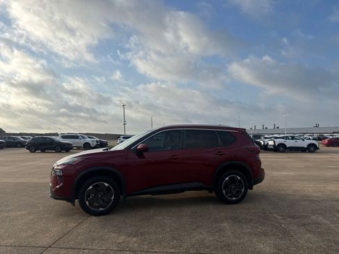 Used 2024 Nissan Rogue SV w/ SV Premium Package FWD image 12
