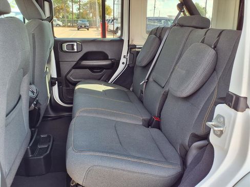 Used 2024 Jeep Wrangler Unlimited Sahara image 17