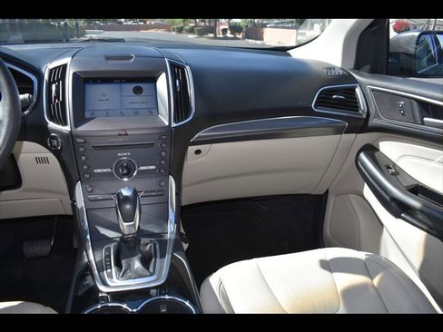 Used 2016 Ford Edge Titanium image 31