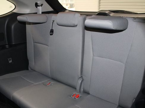 Used 2023 Toyota Highlander LE image 24