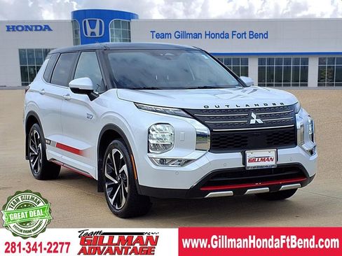 Used 2024 Mitsubishi Outlander SE image 1