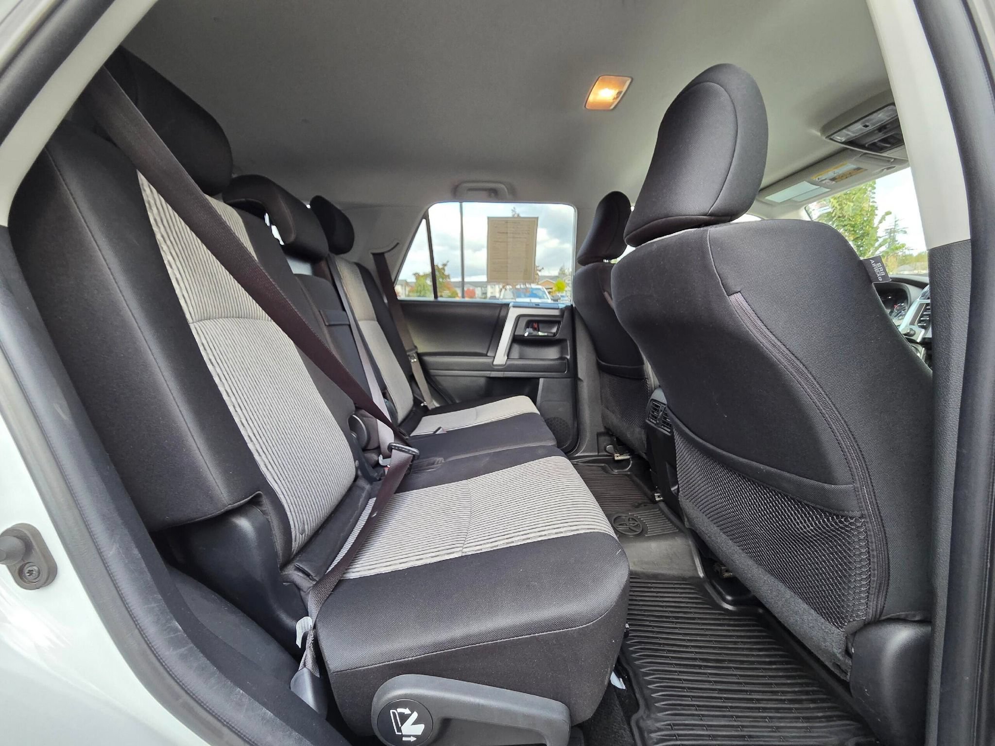 Used 2024 Toyota 4Runner SR5 AWD/4WD image 29