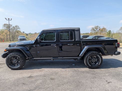 Used 2025 Jeep Gladiator Willys image 6