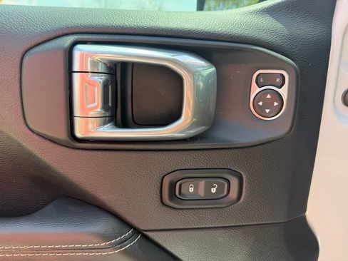 Used 2021 Jeep Wrangler Unlimited Sahara AWD/4WD image 25