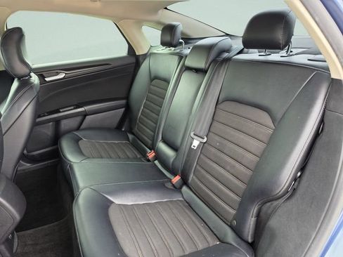 Used 2018 Ford Fusion SE w/ Equipment Group 201A FWD image 19