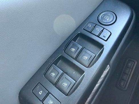 Used 2016 Chevrolet Tahoe LT w/ LT Signature Package RWD image 7