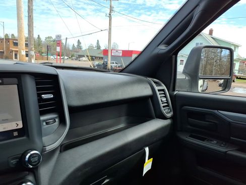 Used 2024 RAM 5500 Tradesman AWD/4WD image 18