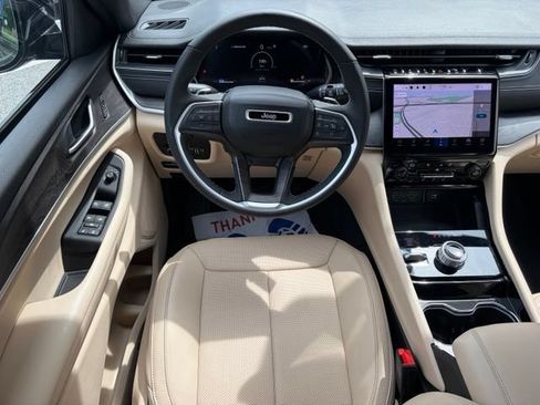 Used 2023 Jeep Grand Cherokee L Limited w/ Luxury Tech Group II AWD/4WD image 38