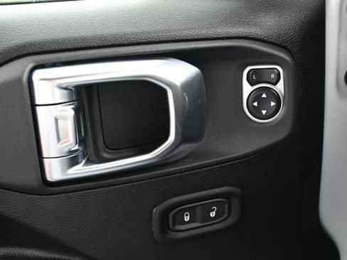 Used 2024 Jeep Wrangler Unlimited Rubicon AWD/4WD image 39