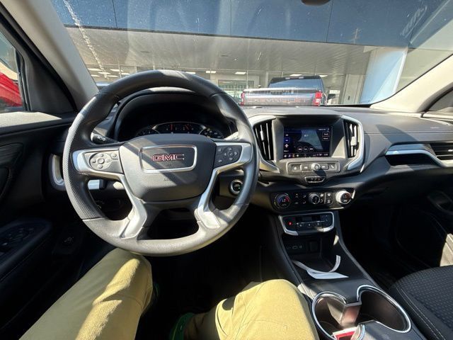 Used 2024 GMC Terrain SLE w/ Driver Convenience Package FWD image 19