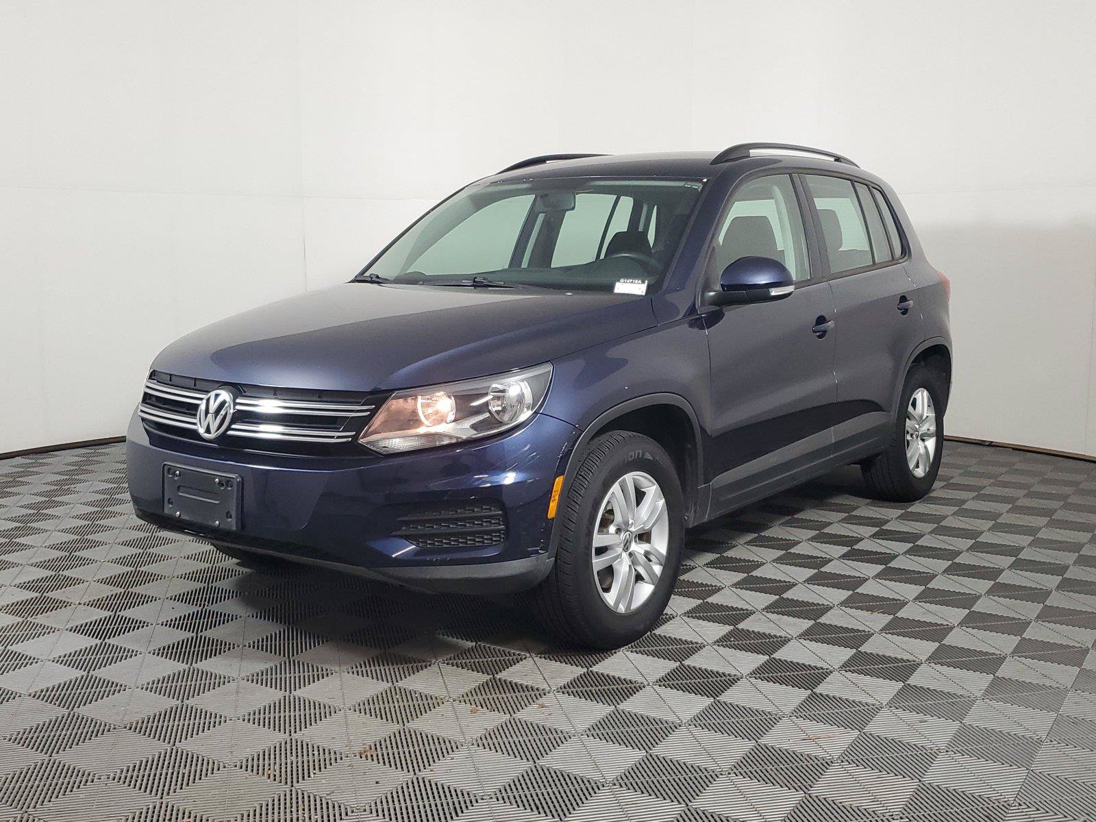 Used 2015 Volkswagen Tiguan S FWD image 1