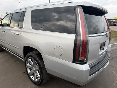 Used 2019 Cadillac Escalade ESV Premium Luxury image 21