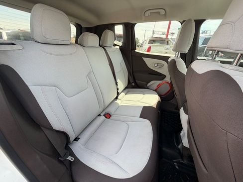 Used 2015 Jeep Renegade Latitude AWD/4WD image 7