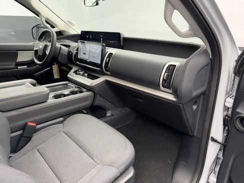 New 2025 Ford Expedition Active image 61