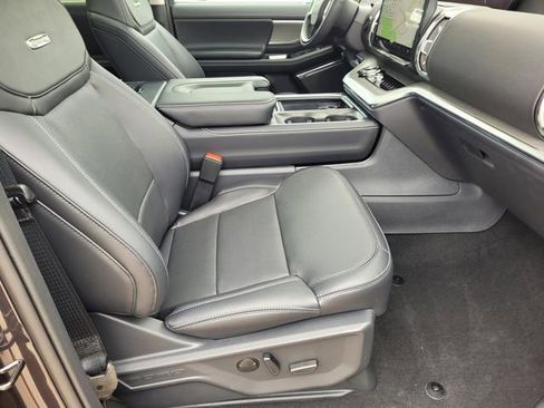 Used 2025 Ford Expedition Max Platinum AWD/4WD image 8
