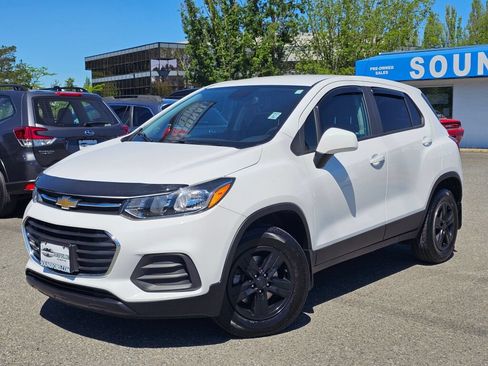 Used 2022 Chevrolet Trax LS w/ Tint and Cruise Package AWD/4WD image 1