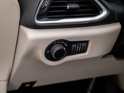 Used 2023 Chrysler Voyager LX image 18