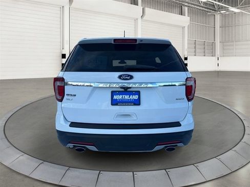Used 2018 Ford Explorer XLT w/ Equipment Group 202A image 3